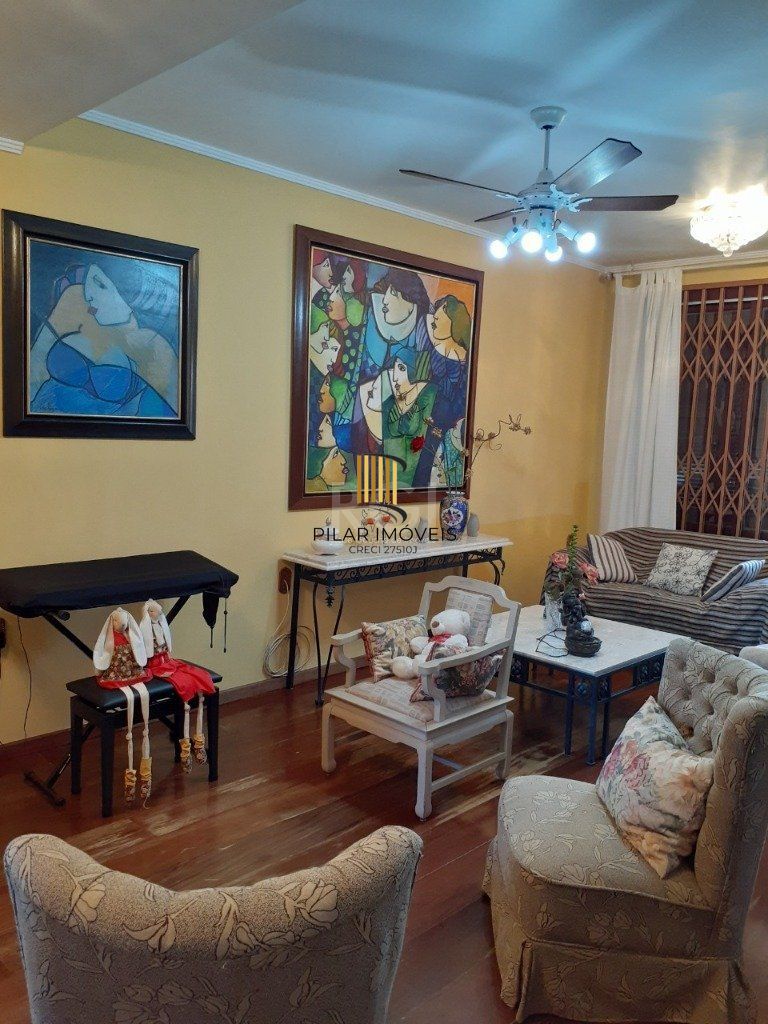 Casa 3 dormitórios, 2 suítes, 4 vagas, 257,52 m² de área privativa, no Bairro Ipanema