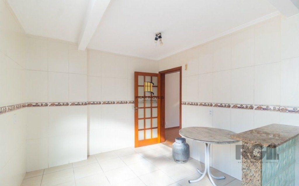 Vende-se ensolarado apartamento 3 quartos, 121m², áreas amplas. com sacada - Petrópolis