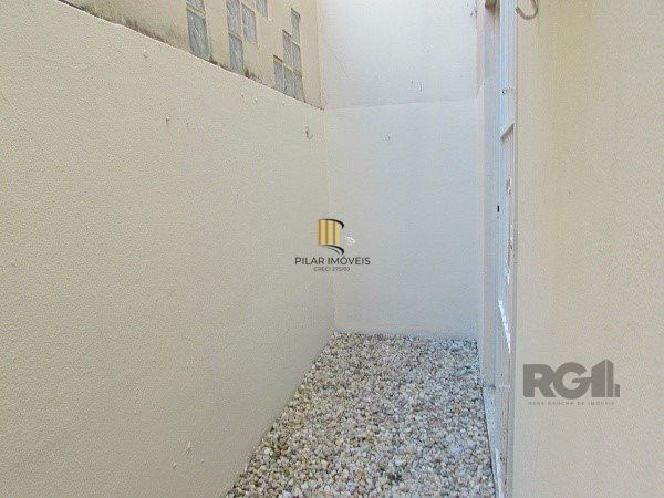 Apartamento com 1 Dormitório e Pátio Privativo no Bairro Petrópolis