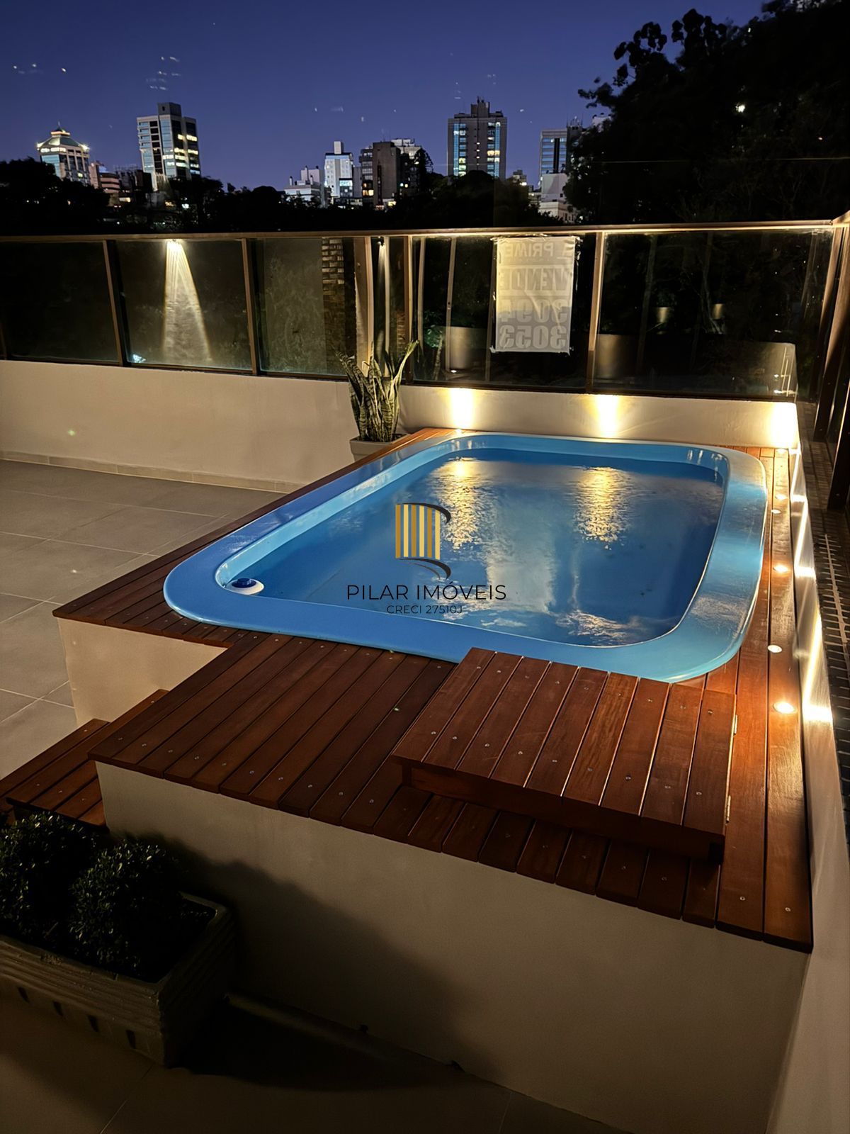 Vende-se cobertura com 2 quartos(2 suítes), piscina, 2 vagas e 235 m² – Mont`Serrat