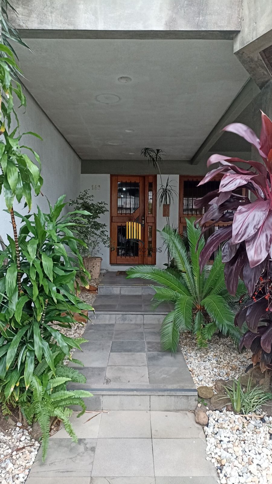 Vende-se apartamento de 1 dormitório com sacada e 47m² - Cidade Baixa