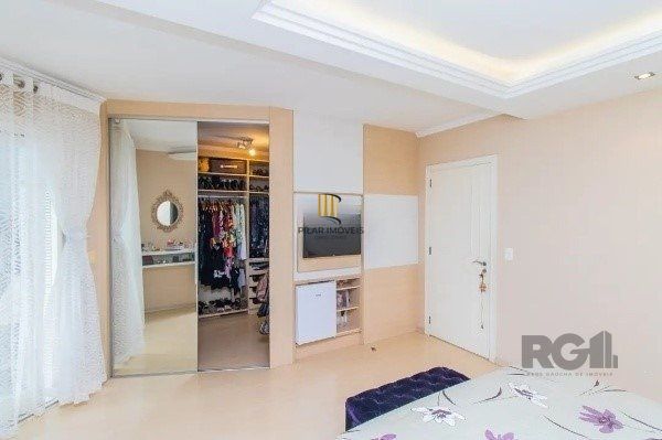 Casa  impecável com 3 quartos (1 suíte) e 2 vagas cobertas,