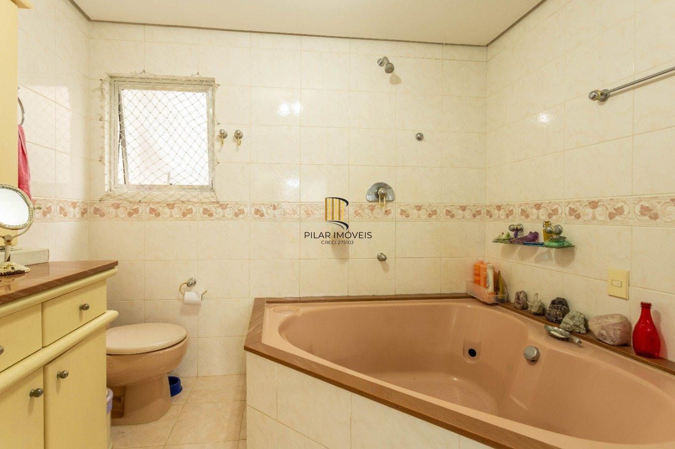 Vende-se cobertura com 3 quartos,(1 suíte) e 1 vaga – 167 m² – Bom Fim