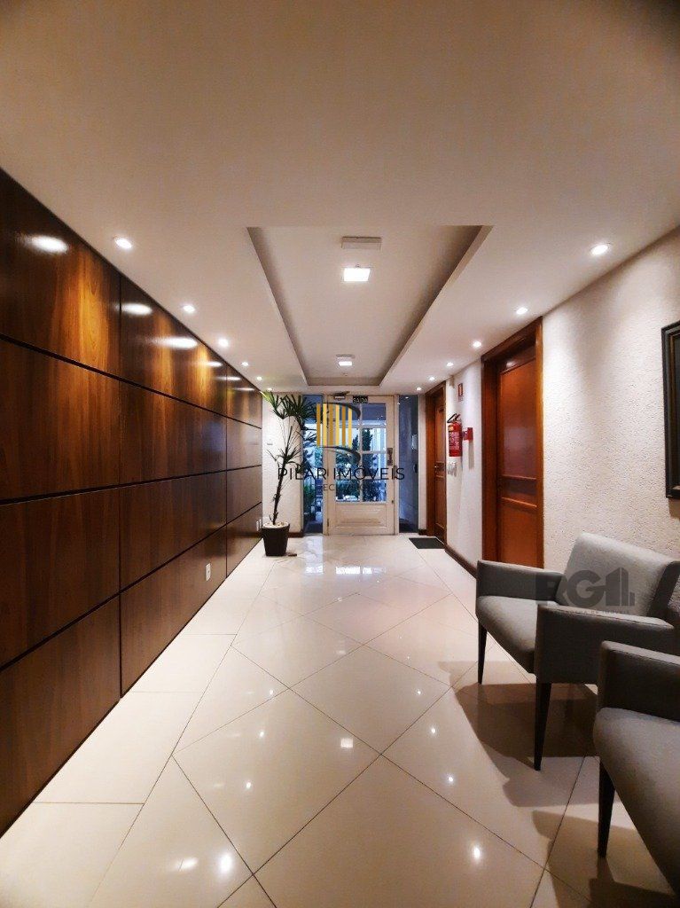 Vende-se apartamento impecável 2 quartos com suíte, 2 vagas cobertas, próximo da PUCRS - 80m² - Jardim Botânico