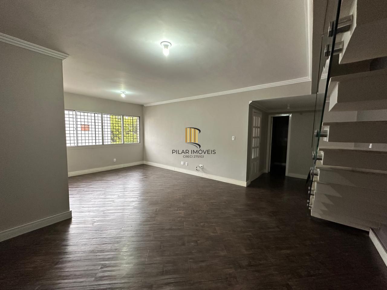 Vende-se cobertura com 2 quartos(2 suítes), piscina, 2 vagas e 235 m² – Mont`Serrat