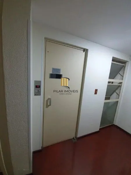Vende-se cobertura com 1 quarto, churrasqueira, terraço, 80m² e 1 vaga - Bom Fim