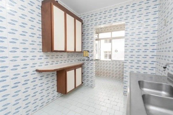 Vende-se apartamento com 3 quartos, 1 suíte, 2 vagas e 116m² - Moinhos de Vento