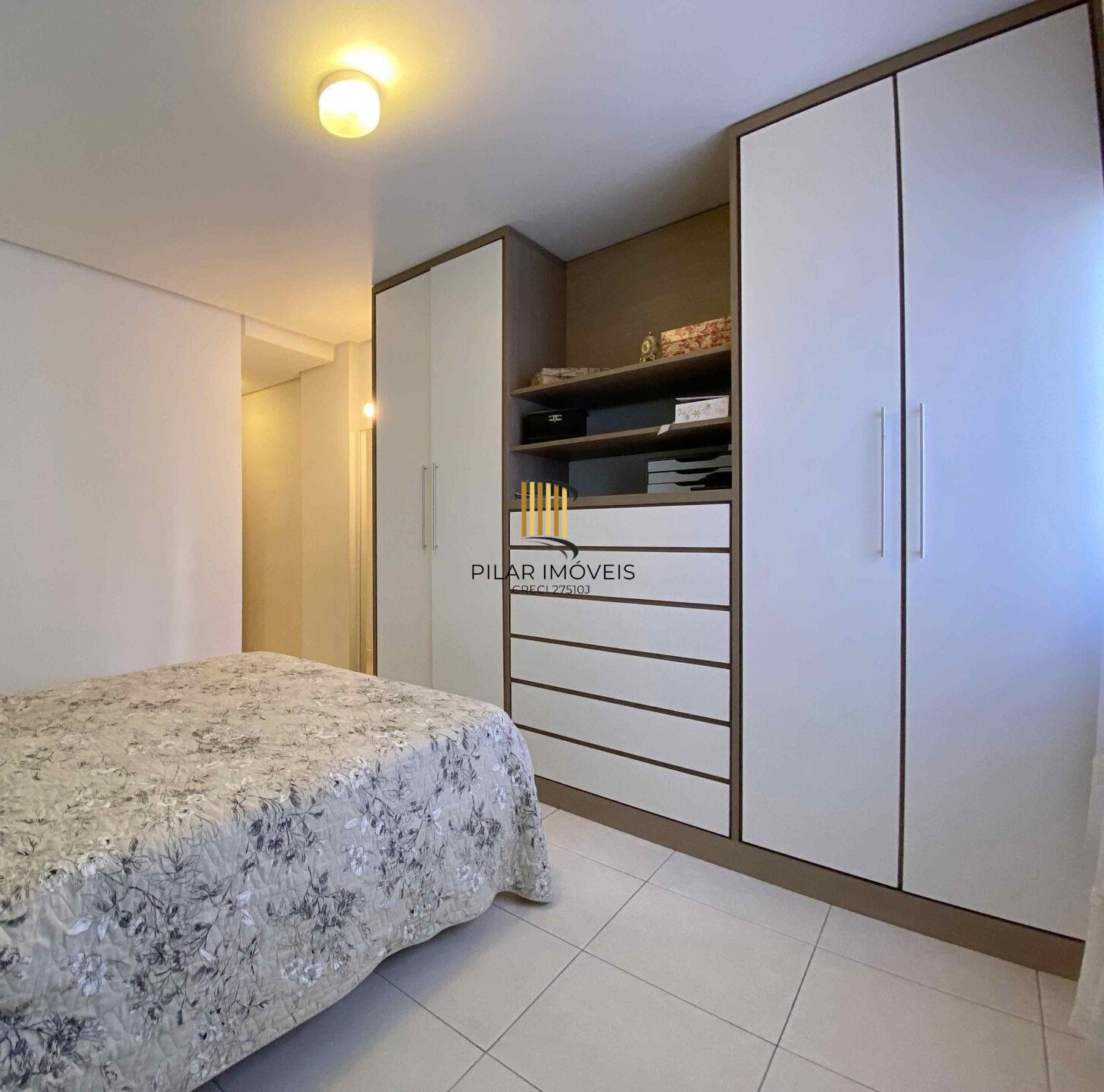 Vende-se apartamento com 2 quartos(1 suíte), 81m² e 2 vagas - Rio Branco