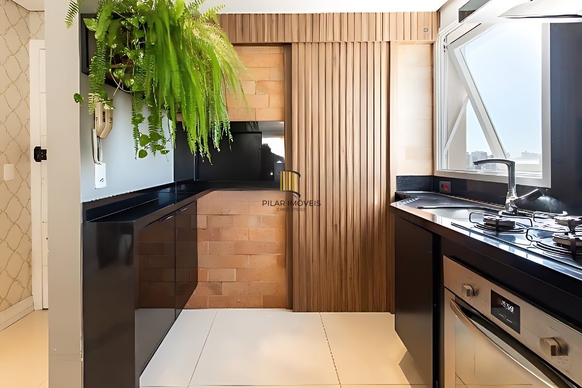 Vende-se apartamento com 2 quartos (1 suíte), 81m² e 2 vagas – Moinhos de Vento