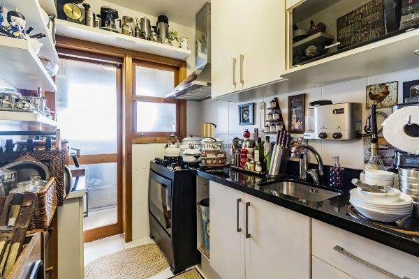 Vende-se apartamento com 2 quartos (1 suíte), 75 m² e churrasqueira - Petrópolis