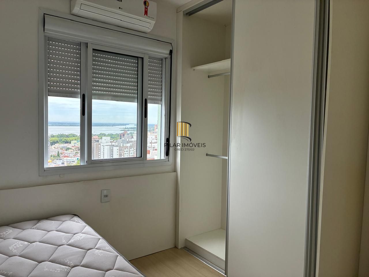 Vende-se amplo apartamento 3 quartos com suíte e 2 vagas no Menino Deus  - 158,4m²