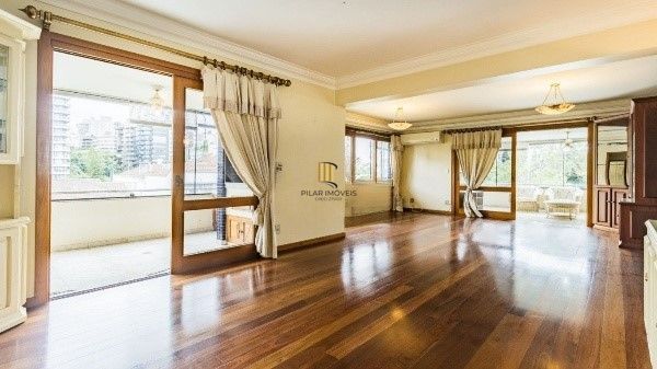 Amplo apartamento com 3 dormitórios, churrasqueira e hidromassagem - 222m² - Petrópolis