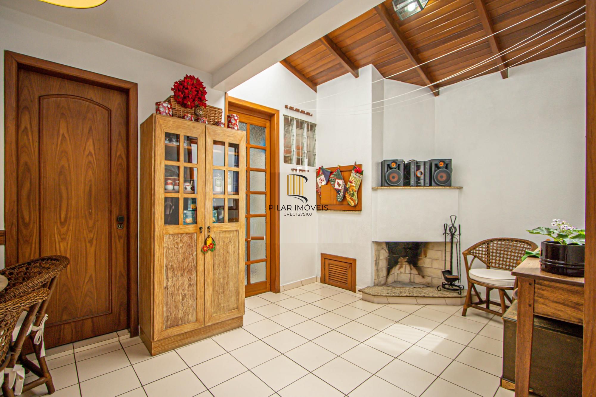 Apartamento mobiliado com 4 quartos, hidromassagem e 2 vagas -254 m²- Petrópolis