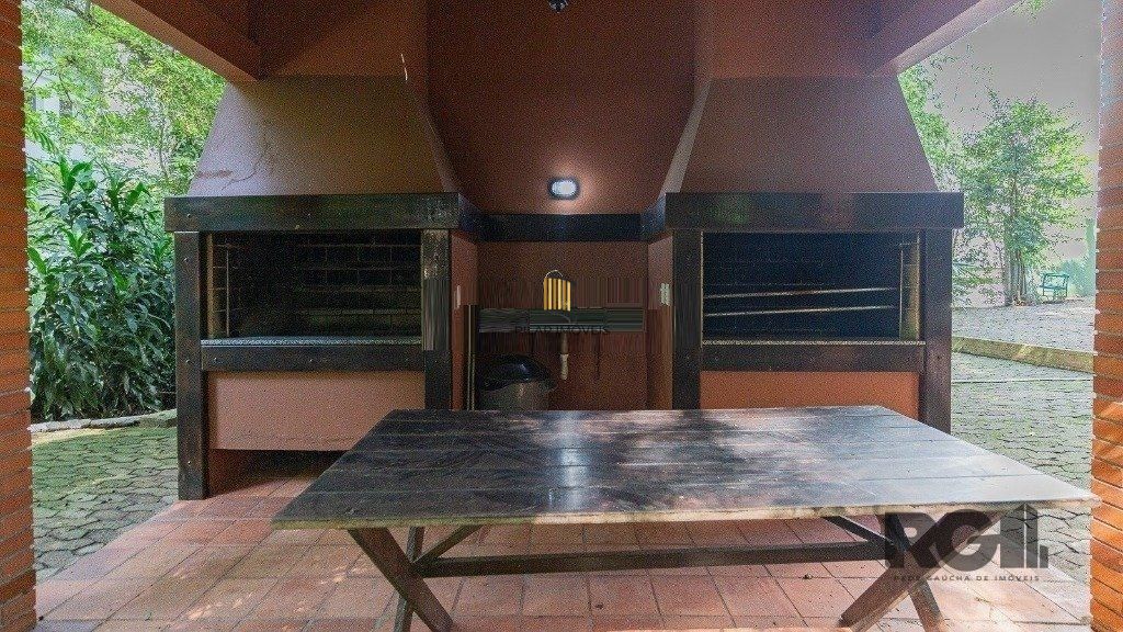 Apartamento Amplo de 3 Dormitórios com Suíte, Lareira e Infraestrutura Completa - 146m² - Mont Serrat