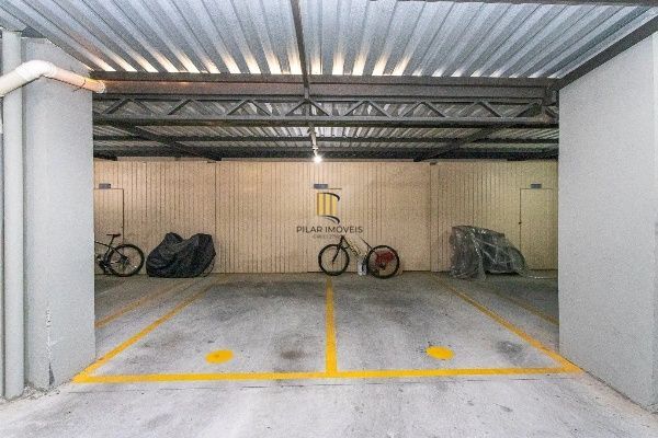 Vende-se apartamento com 3 suítes, 3 vagas e 136 m² - Petrópolis