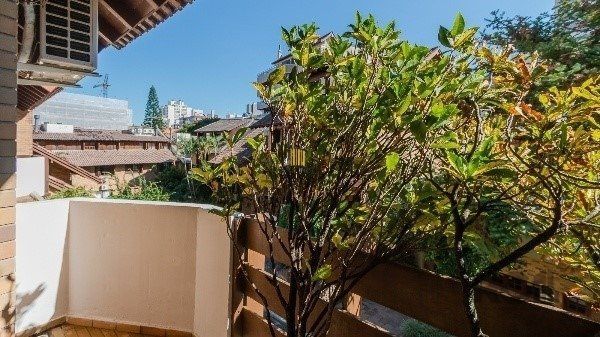 Vende-se ampla casa em condomínio com 3 quartos, suite master, sacada, perto da Encol - 292m² - Bela Vista