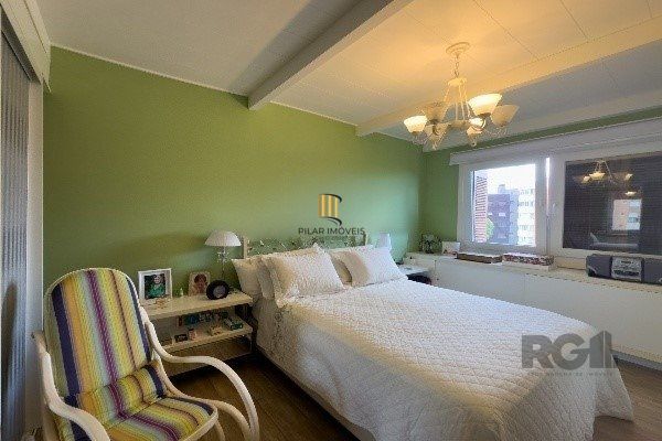 Apartamento de 3 Dormitórios com Suíte e 2 Vagas no Bairro Petrópolis - 160m²