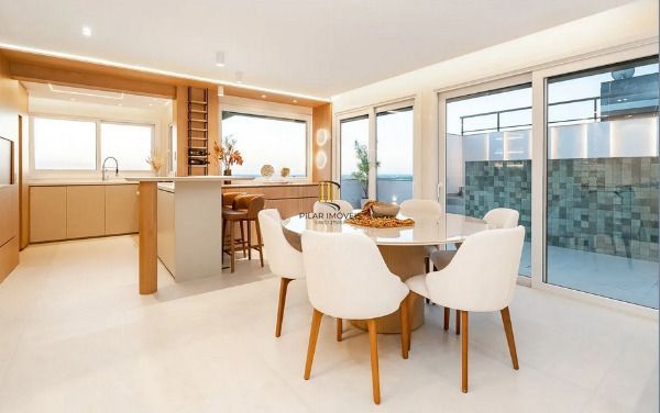 Vende-se luxuosa cobertura com 270m²- 3 suítes, 3 vagas e piscina no Auxiliadora