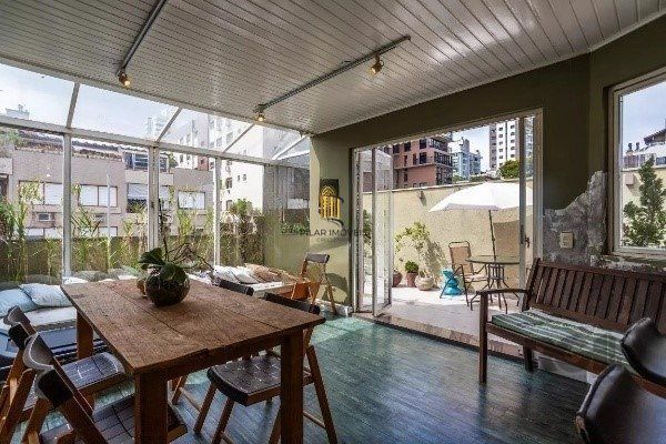 Bela cobertura com 3 quartos, incluindo 1 suíte, 2 vagas de garagem em localização privilegiada - 150m² - Auxiliadora