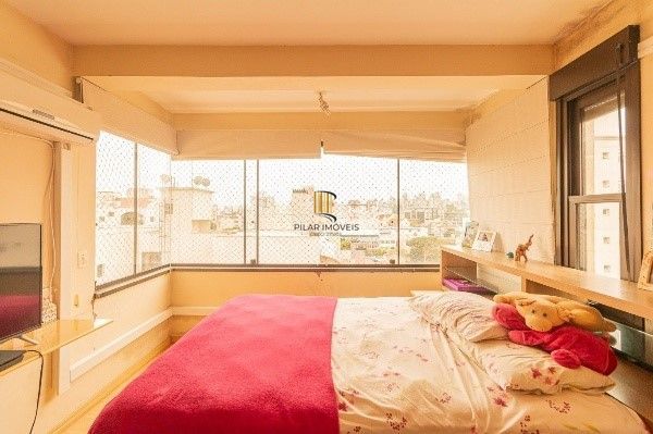 Cobertura com 3 quartos, 2 suítes e 2 vagas no Petrópolis – Vista deslumbrante!