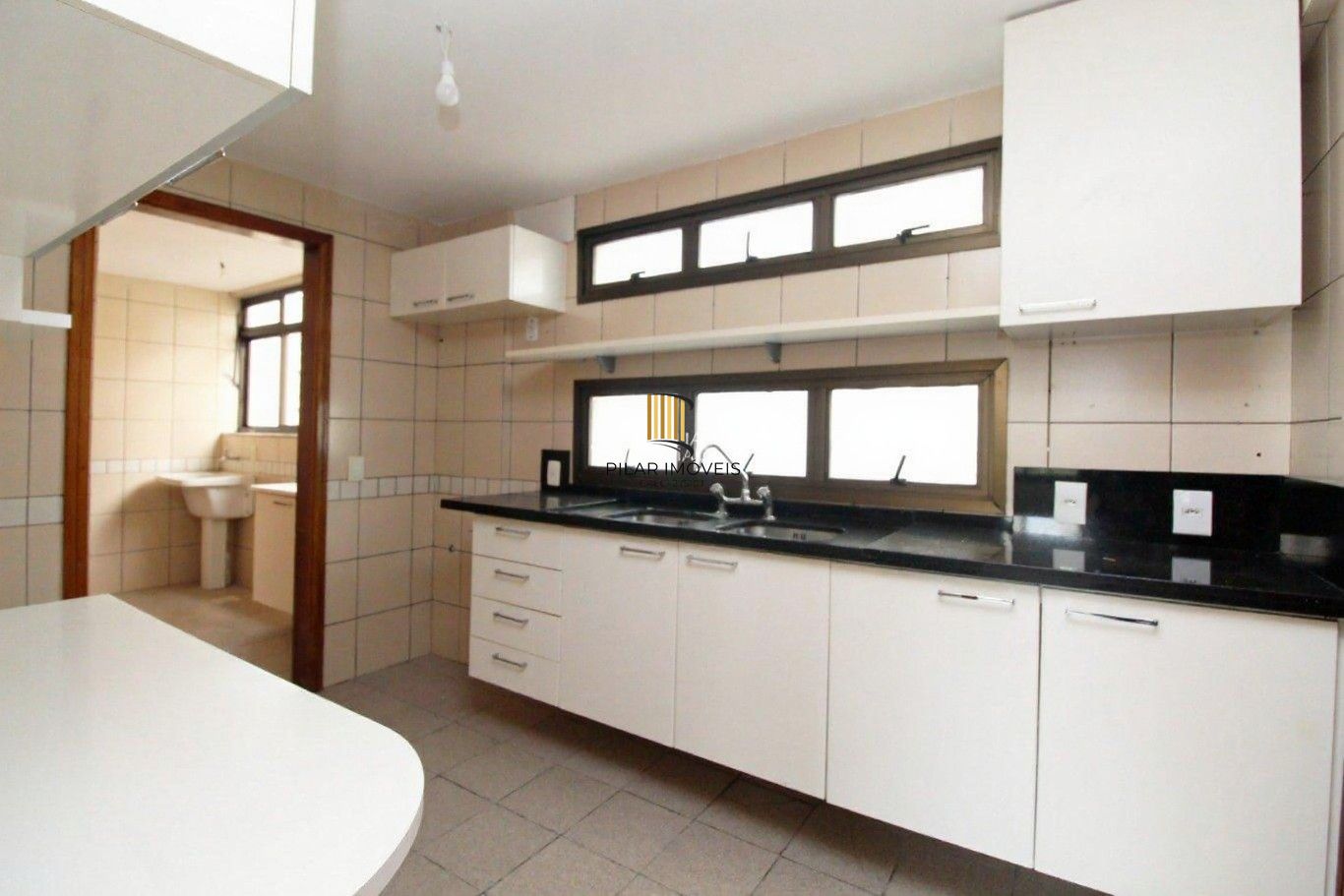 Vende-se cobertura com 3 dormitórios, piscina, 245m² e 2 vagas - Mont Serrat