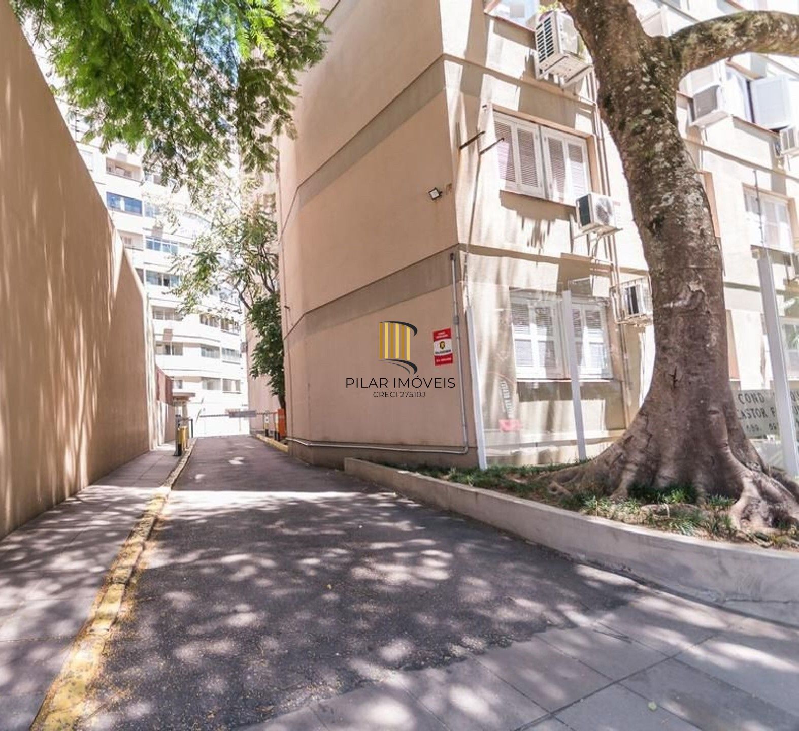 Vende-se apartamento com 2 quartos, 78m² e 1 vaga - Bom Fim