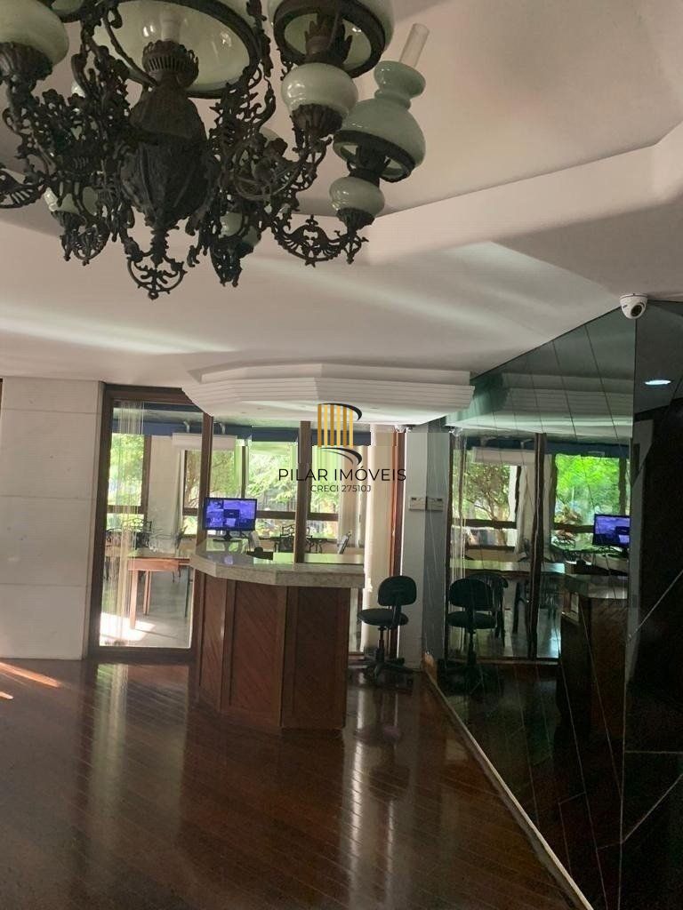 Vende-se ampla cobertura com 3 dormitórios 3 vagas - 269m² - Bairro Moinhos de Vento