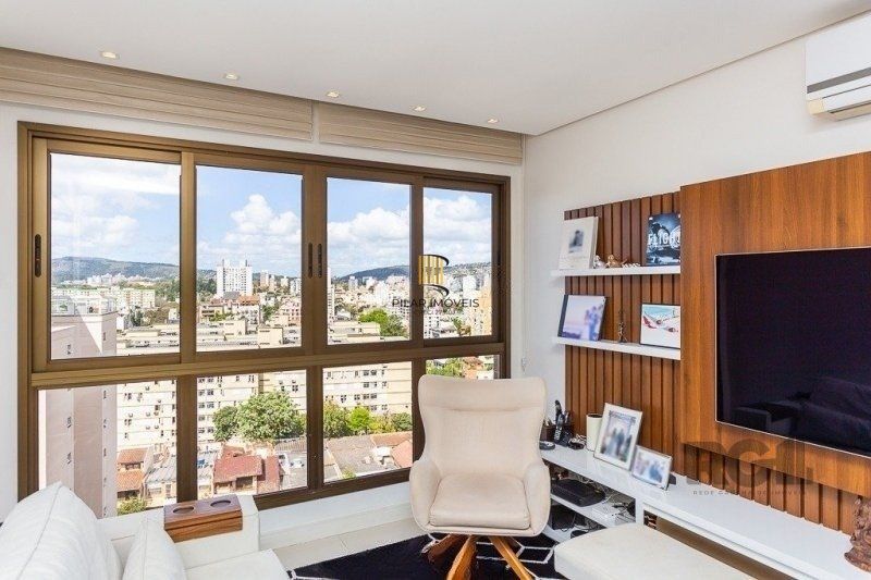 Apartamento 2 dormitórios, 1 suíte, 2 vagas no Bairro Petrópolis