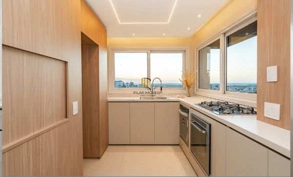 Vende-se luxuosa cobertura com 270m²- 3 suítes, 3 vagas e piscina no Auxiliadora