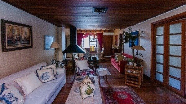 Vende-se ampla casa em condomínio com 3 quartos, suite master, sacada, perto da Encol - 292m² - Bela Vista