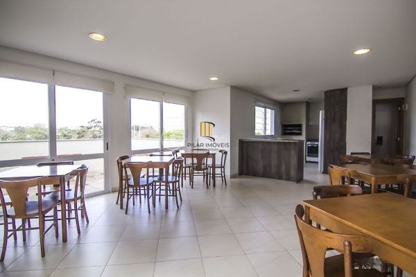 Vende-se apartamento com 2 quartos (1 suíte), 74m² e 2 vagas – Petrópolis