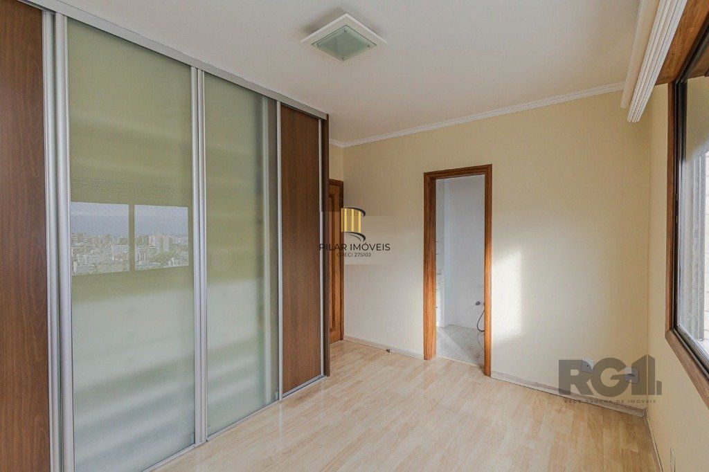 Vende-se excelente apartamento 3 quartos c/ suíte, 2 vagas, living com lareira, sacada e churrasqueira - 97m² - Auxiliadora