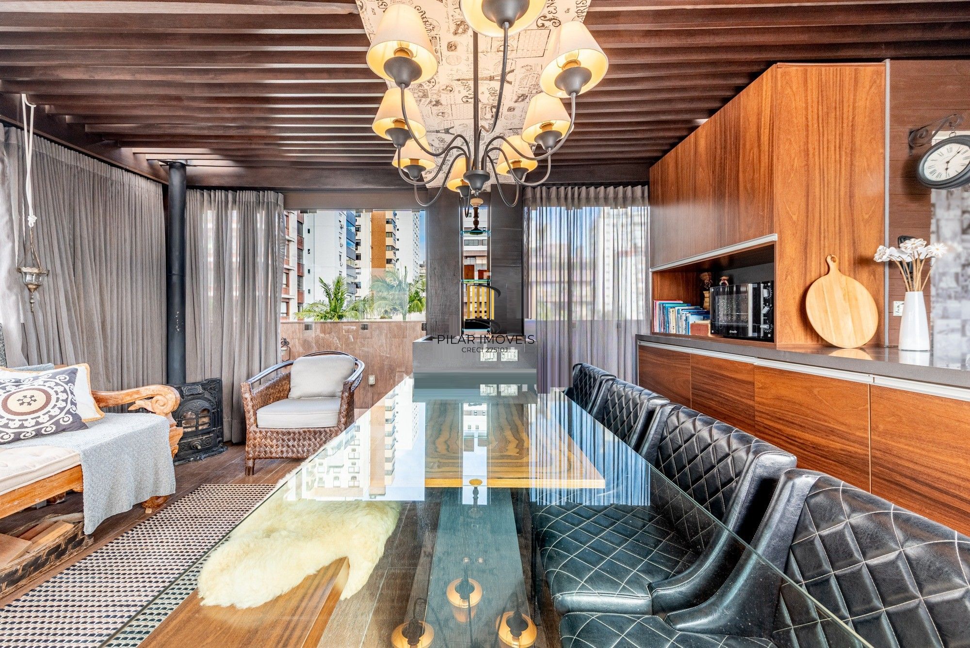 Vende-se cobertura com 2 quartos (1 suíte), 185m² e 2 vagas – Rio Branco