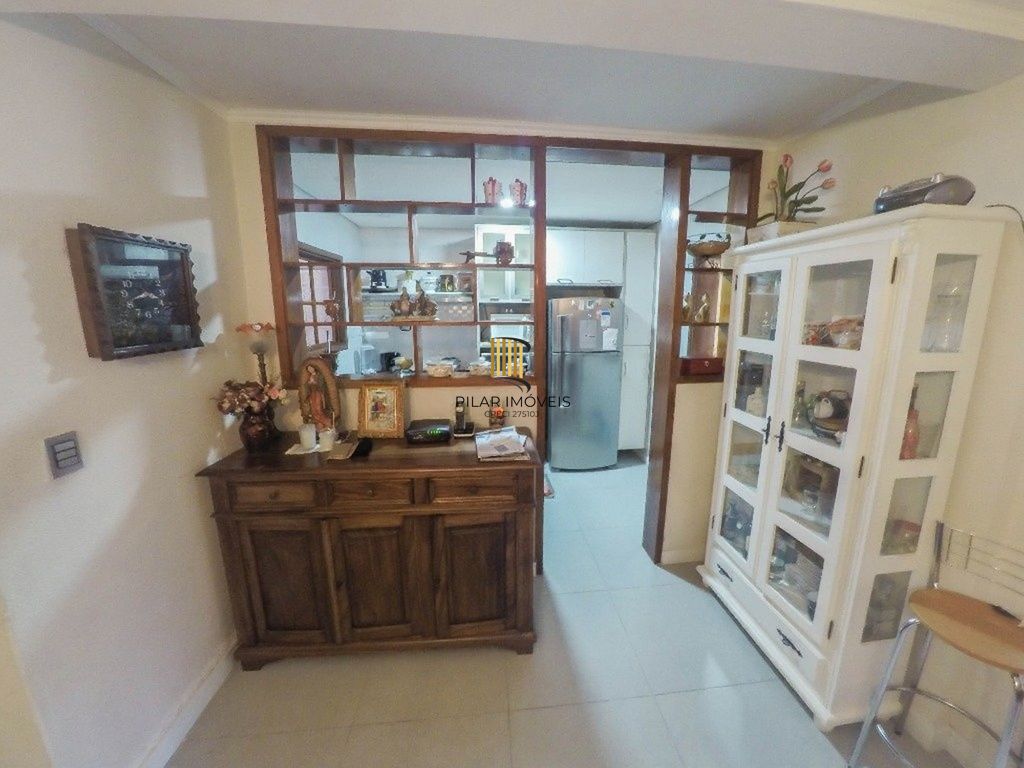 Vende-se casa com 4 quartos( 1 suíte), 156 m² e 2 vagas - Partenon