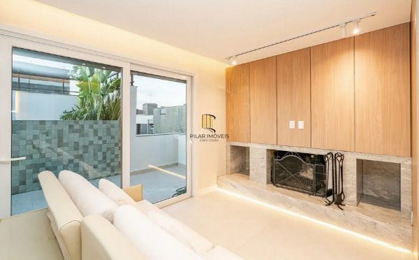 Vende-se luxuosa cobertura com 270m²- 3 suítes, 3 vagas e piscina no Auxiliadora