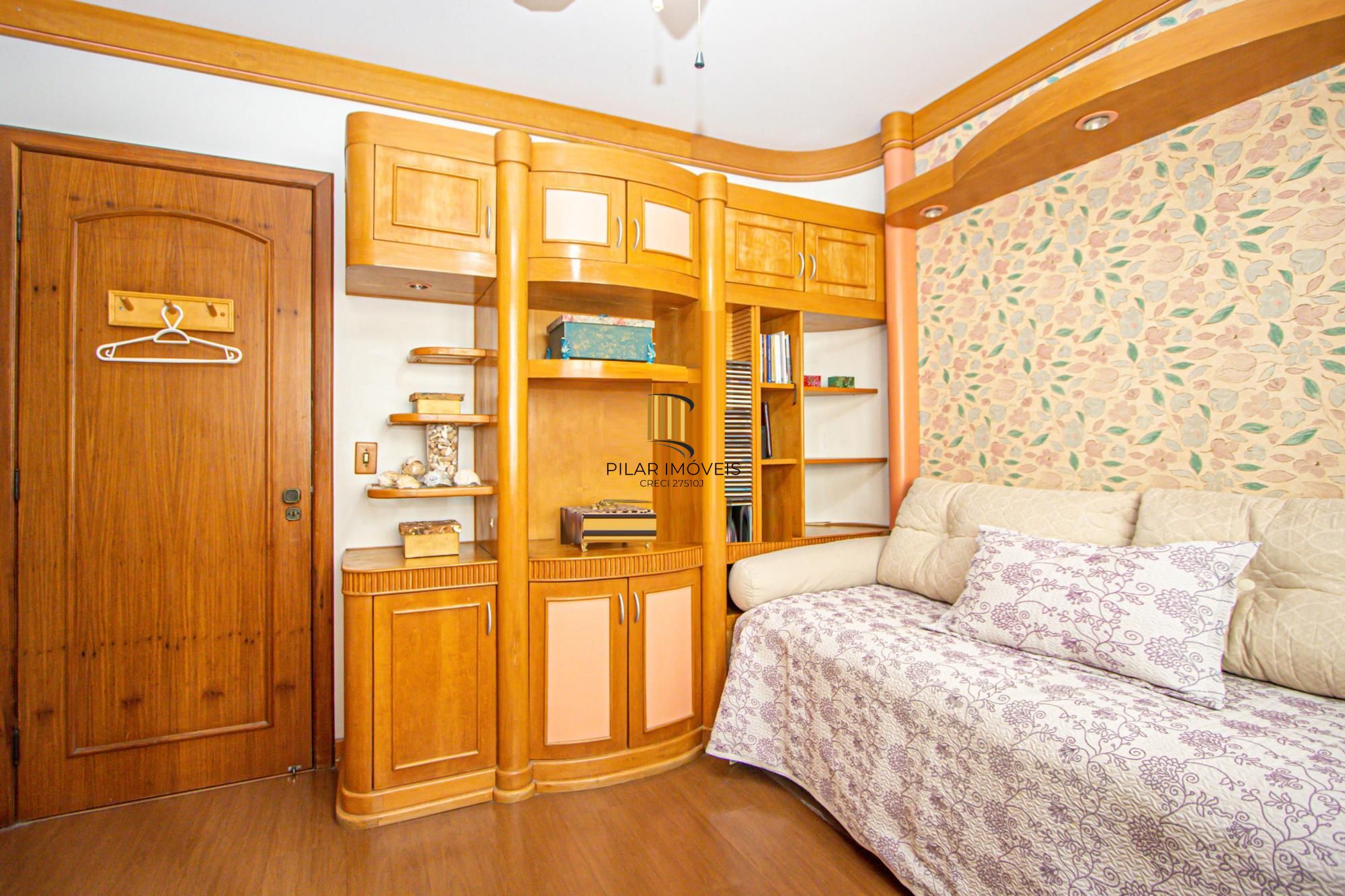 Apartamento mobiliado com 4 quartos, hidromassagem e 2 vagas -254 m²- Petrópolis