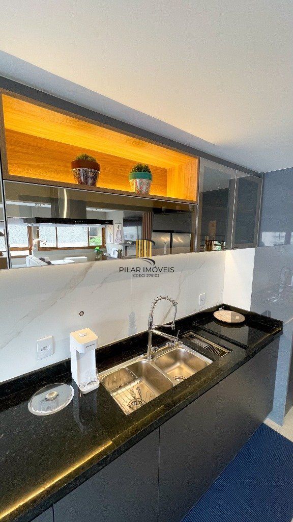 Vende-se luxuoso apartamento 3 quartos com suíte, 2 vagas, com churrasqueira e hidro - 148m² -  Petrópolis