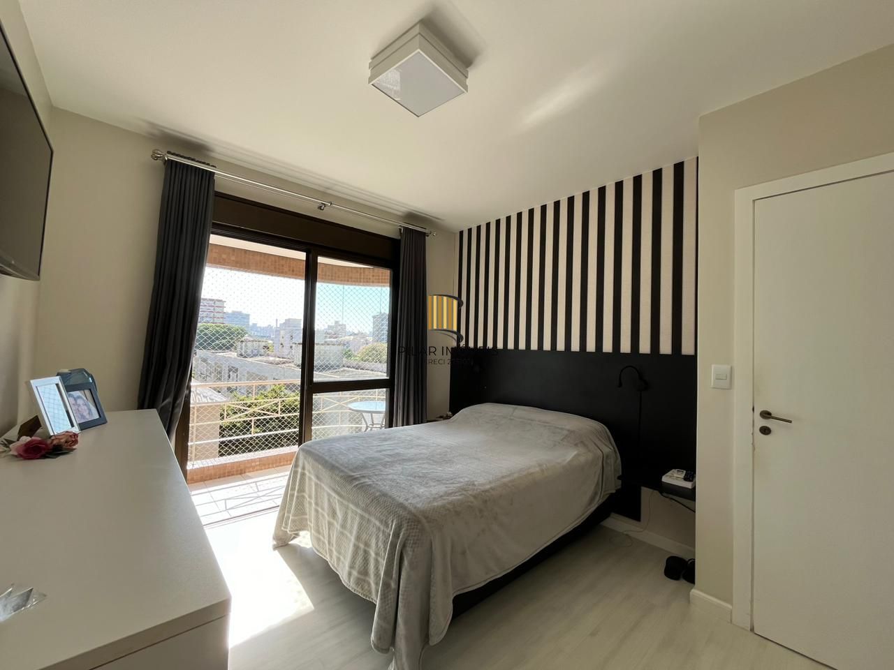 Vende-se apartamento com 2 quartos, suíte e sacada com churrasqueira – 74 m² - Bom Fim