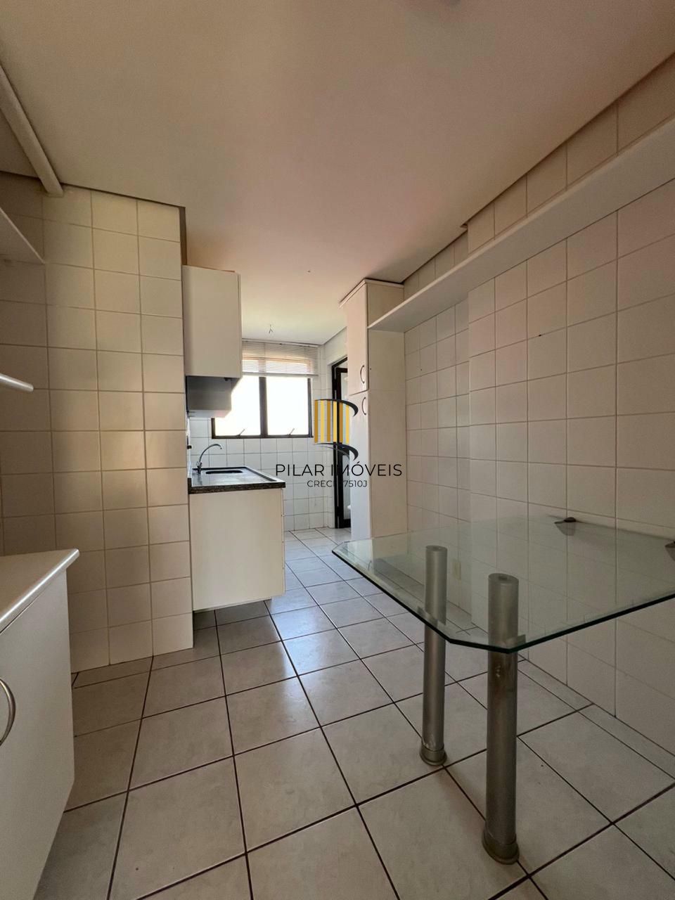 Vende-se apartamento com 3 quartos (1 suíte), 103m² e 2 vagas – Petrópolis