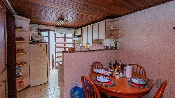 Vende-se ampla casa em condomínio com 3 quartos, suite master, sacada, perto da Encol - 292m² - Bela Vista