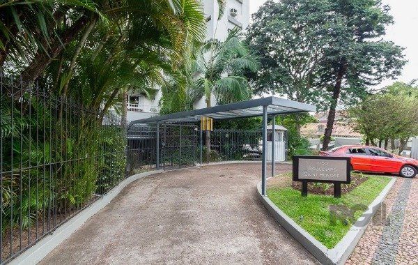 Vende-se apartamento 3 quartos com suíte e duas vagas - 134m² - Moinhos de Vento