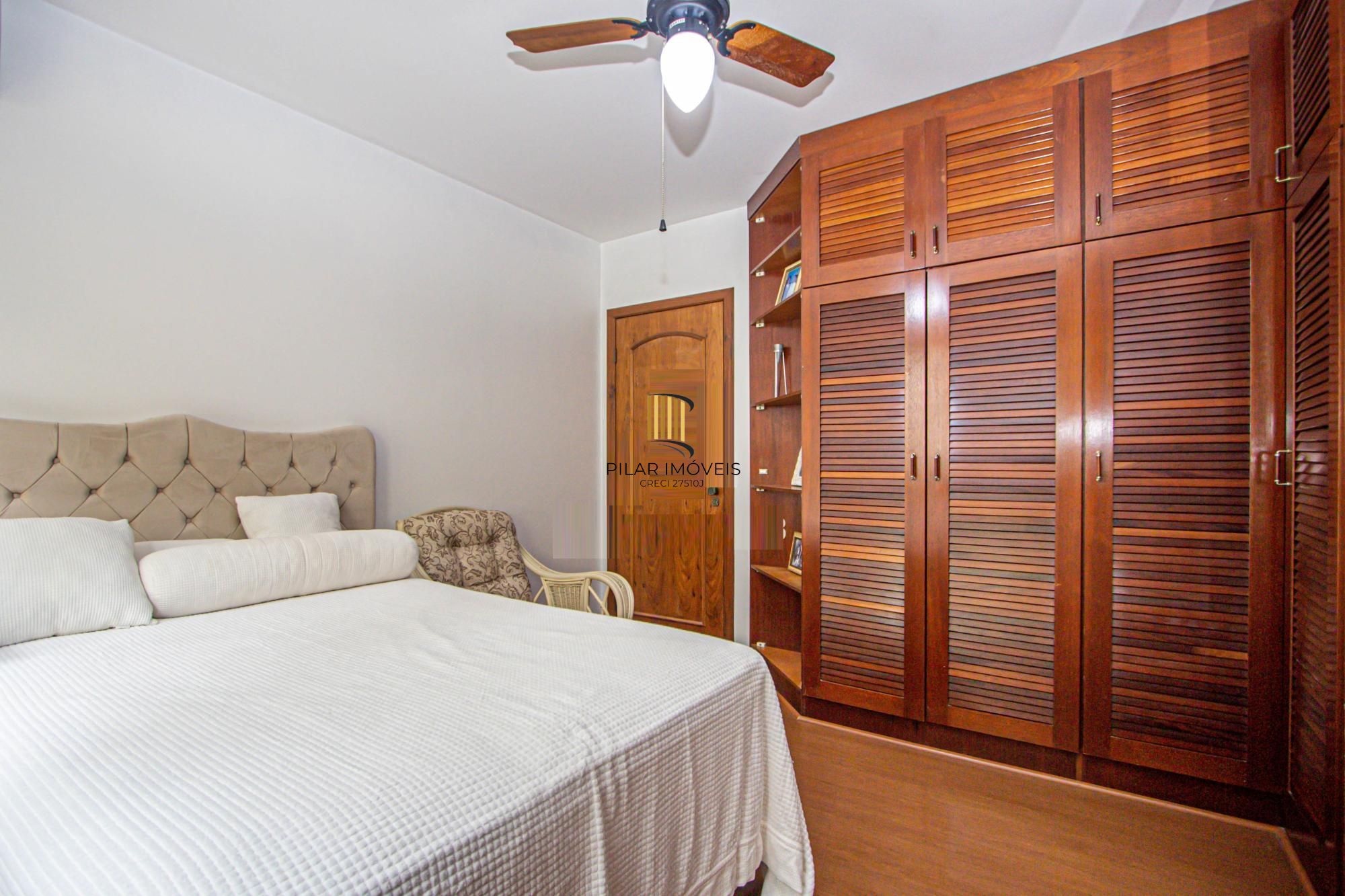 Apartamento mobiliado com 4 quartos, hidromassagem e 2 vagas -254 m²- Petrópolis