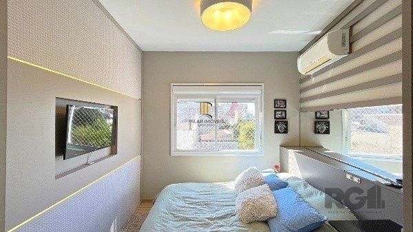 Elegante Apartamento Mobiliado com Suíte, Churrasqueira e 1 Vaga no Menino Deus - 73m²