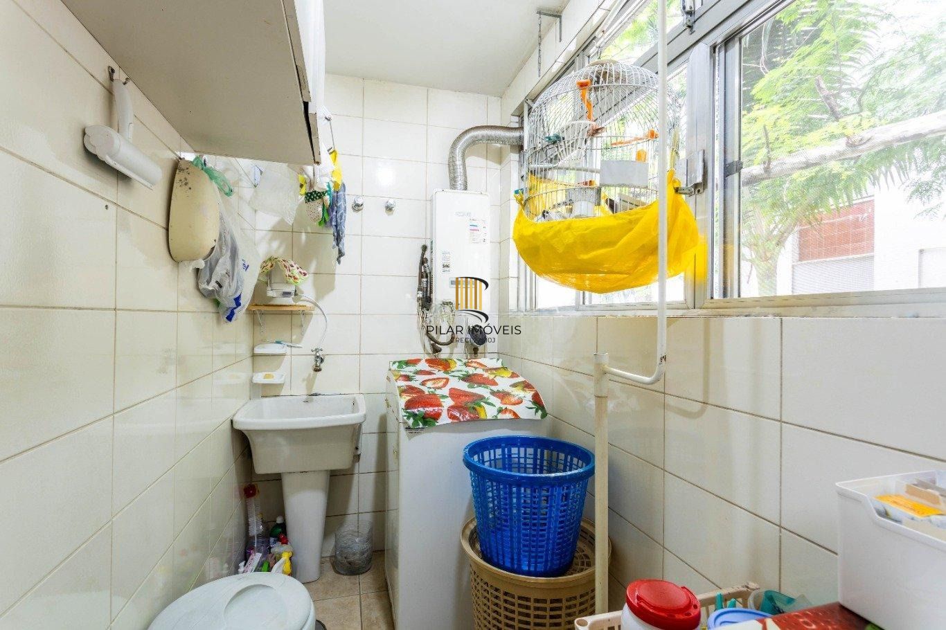 Vende-se cobertura com 3 quartos,(1 suíte) e 1 vaga – 167 m² – Bom Fim