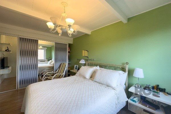 Apartamento de 3 Dormitórios com Suíte e 2 Vagas no Bairro Petrópolis - 160m²