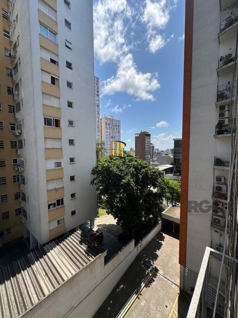 Vende-se apartamento 3 quartos com suíte, dependencia completa e hidro próximo ao Parcão - 133m² - Moinhos de Vento