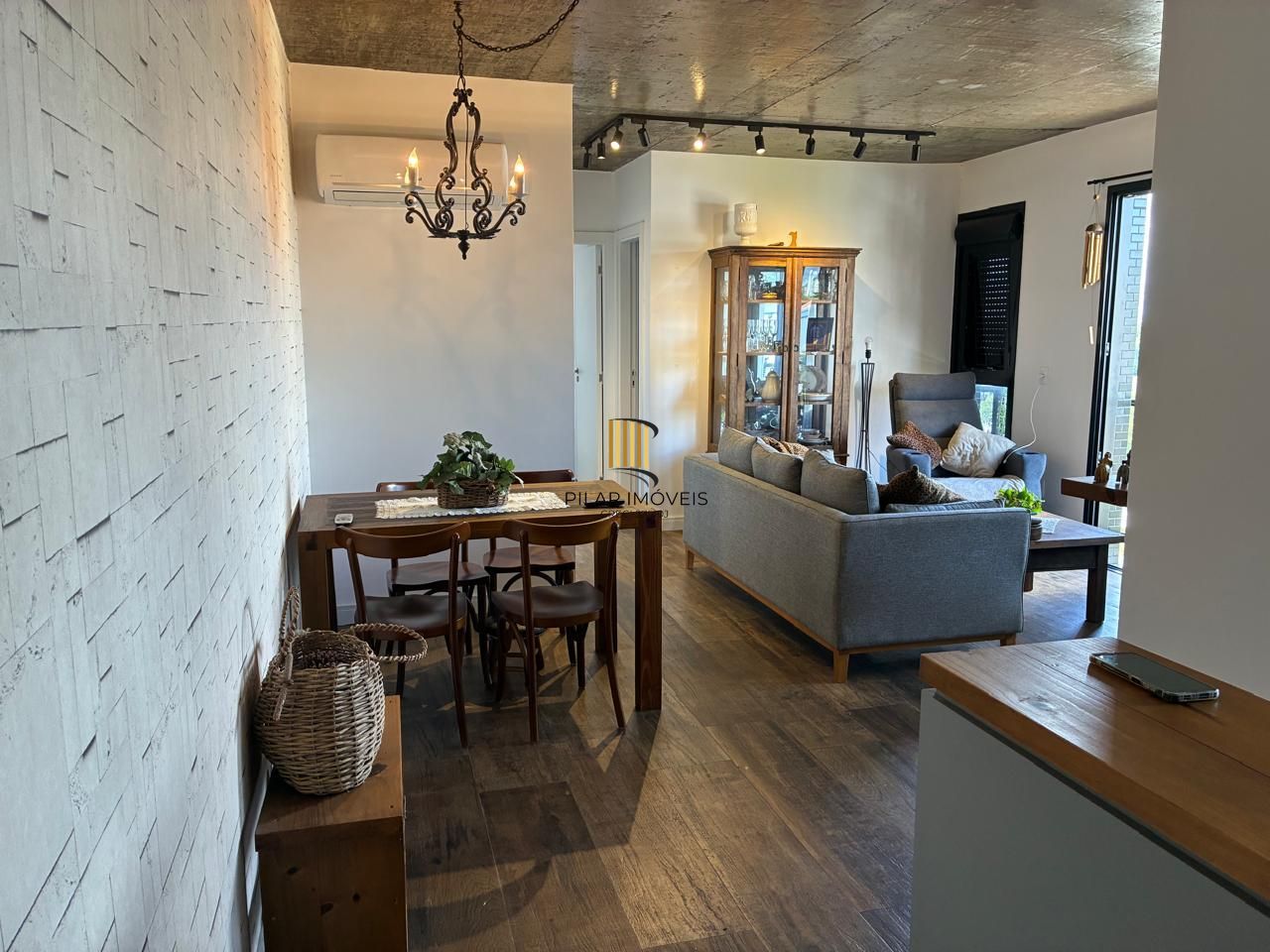 Vende-se apartamento com 2 quartos (1 suíte), 79m² e 2 vagas - Rua Eduardo chartier 190