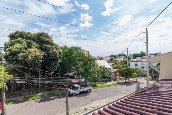 Vende-se belo sobrado com 3 quartos com suíte e 3 vagas cobertas - 182m² - Vila Ipiranga