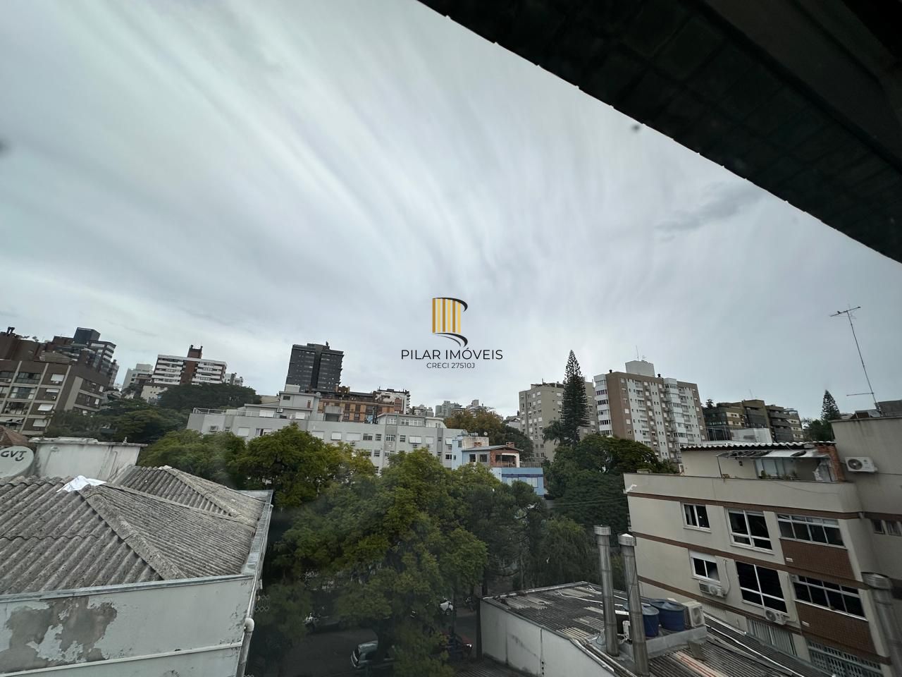 Vende-se cobertura com 2 quartos(2 suítes), piscina, 2 vagas e 235 m² – Mont`Serrat