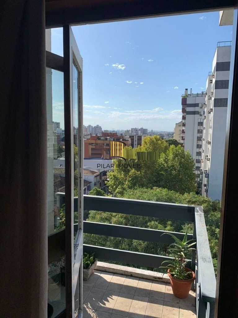 Vende-se ampla cobertura com 3 dormitórios 3 vagas - 269m² - Bairro Moinhos de Vento